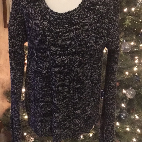 SO sweater size large fits like a medium. - Picture 1 of 3
